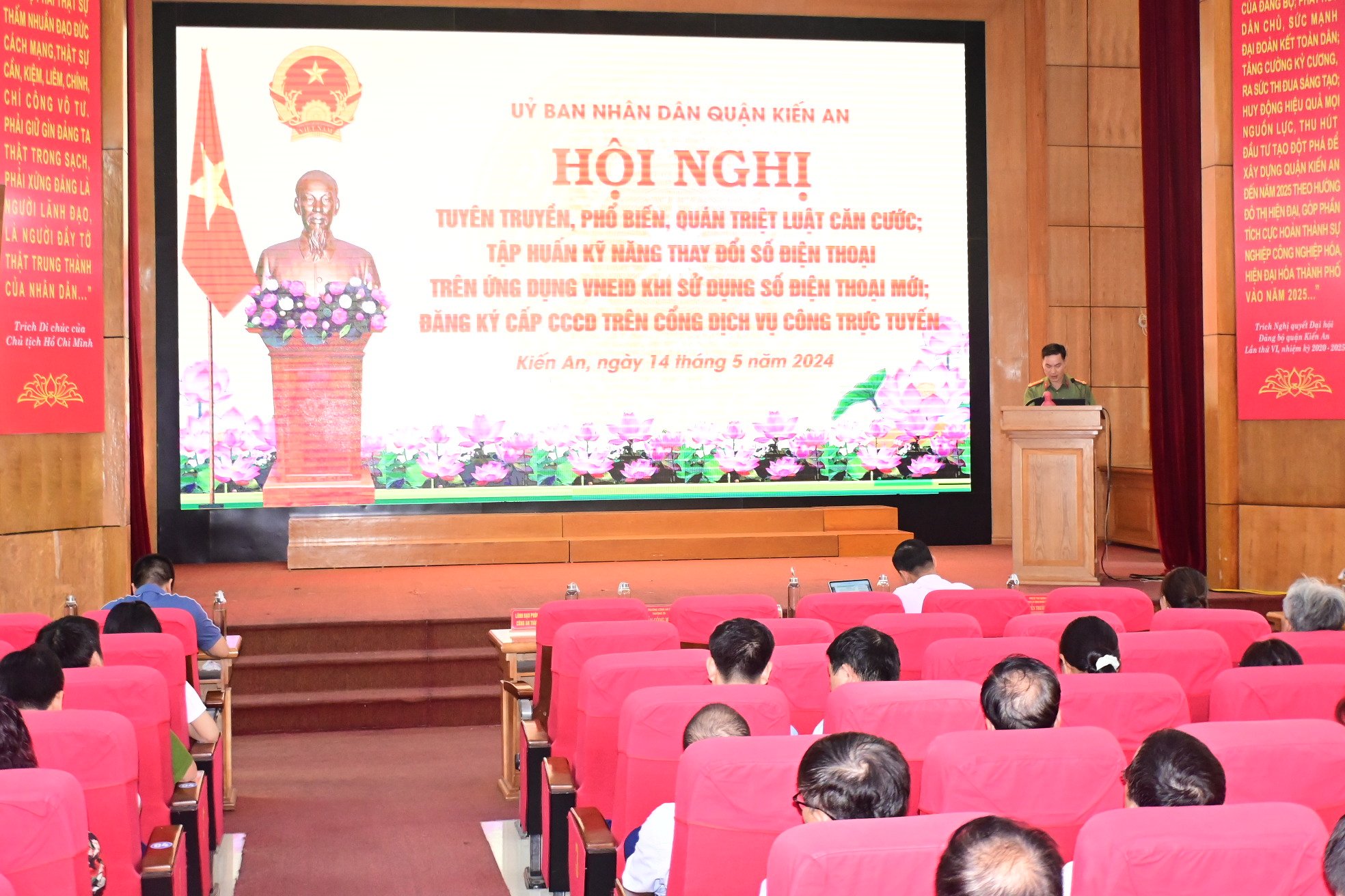 Quận Kiến An: Phổ biến Luật Căn cước, tập huấn kỹ năng thay đổi số điện thoại trên ứng dụng VNEID, đăng ký cấp CCCD trên Cổng dịch vụ công trực tuyến